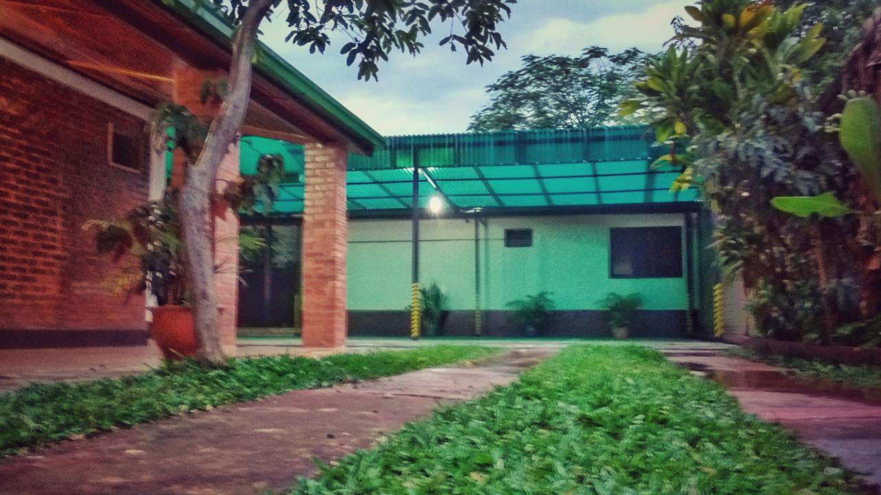 Apart Hotel Las Guayabas Пуэрто-Игуасу Экстерьер фото